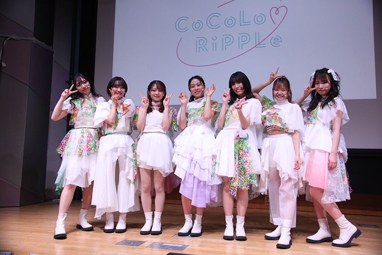 左から:かおるん、あまま、ひな、はるく、ゆな、ぶーちゃん、ぽんちゃん 左から:かおるん、あまま、ひな、はるく、ゆな、ぶーちゃん、ぽんちゃん