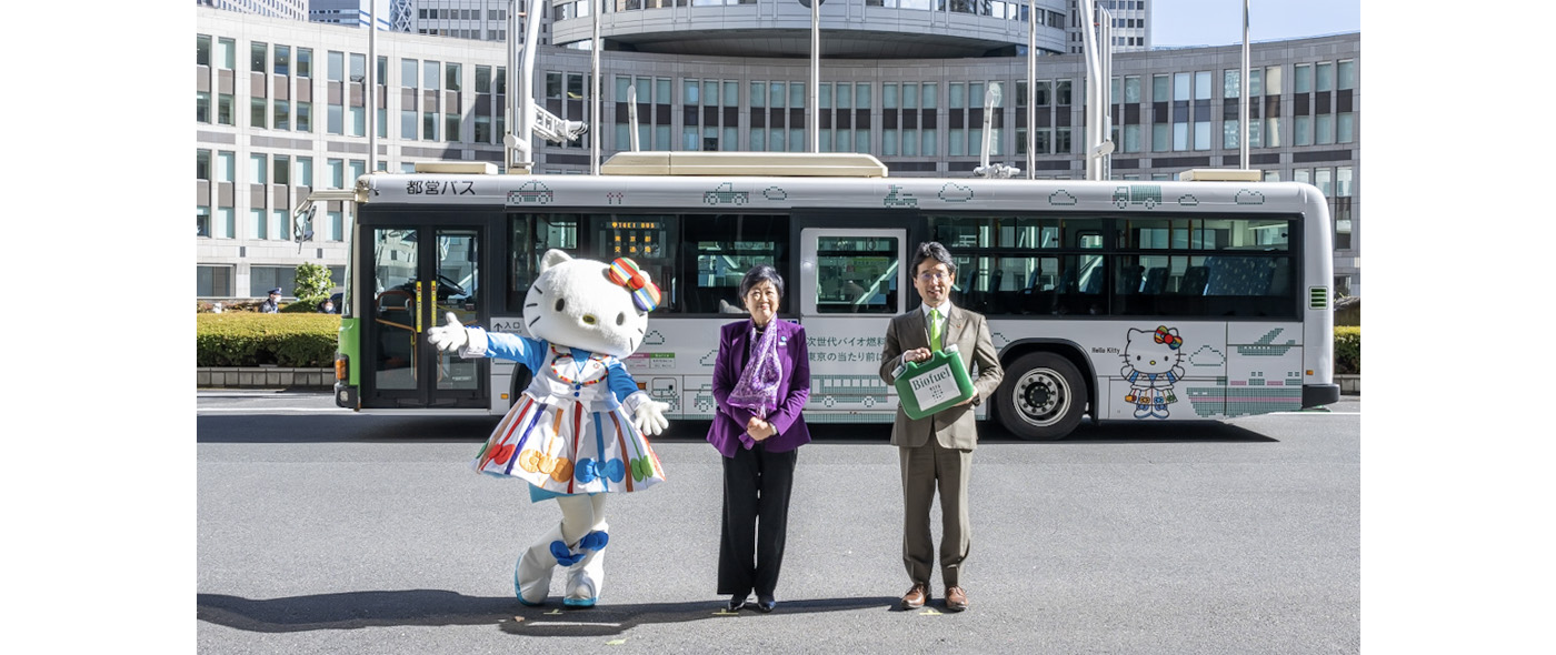 ハローキティラッピングバス車両