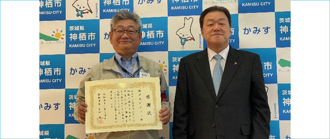 右:茨城県神栖市 石田 進市長 左:株式会社クラレ 川原 孝春 右:茨城県神栖市 石田 進市長 左:株式会社クラレ 川原 孝春