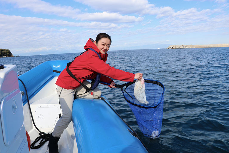 釣りをしながら海洋浮遊ゴミを回収 釣りをしながら海洋浮遊ゴミを回収